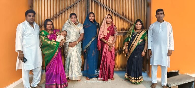 ग्राम पंचायत पचपेड़ी में बाबा गुरु घासीदास जी की जतखाम पर विधिवत नया झंडा चढ़ाया गया